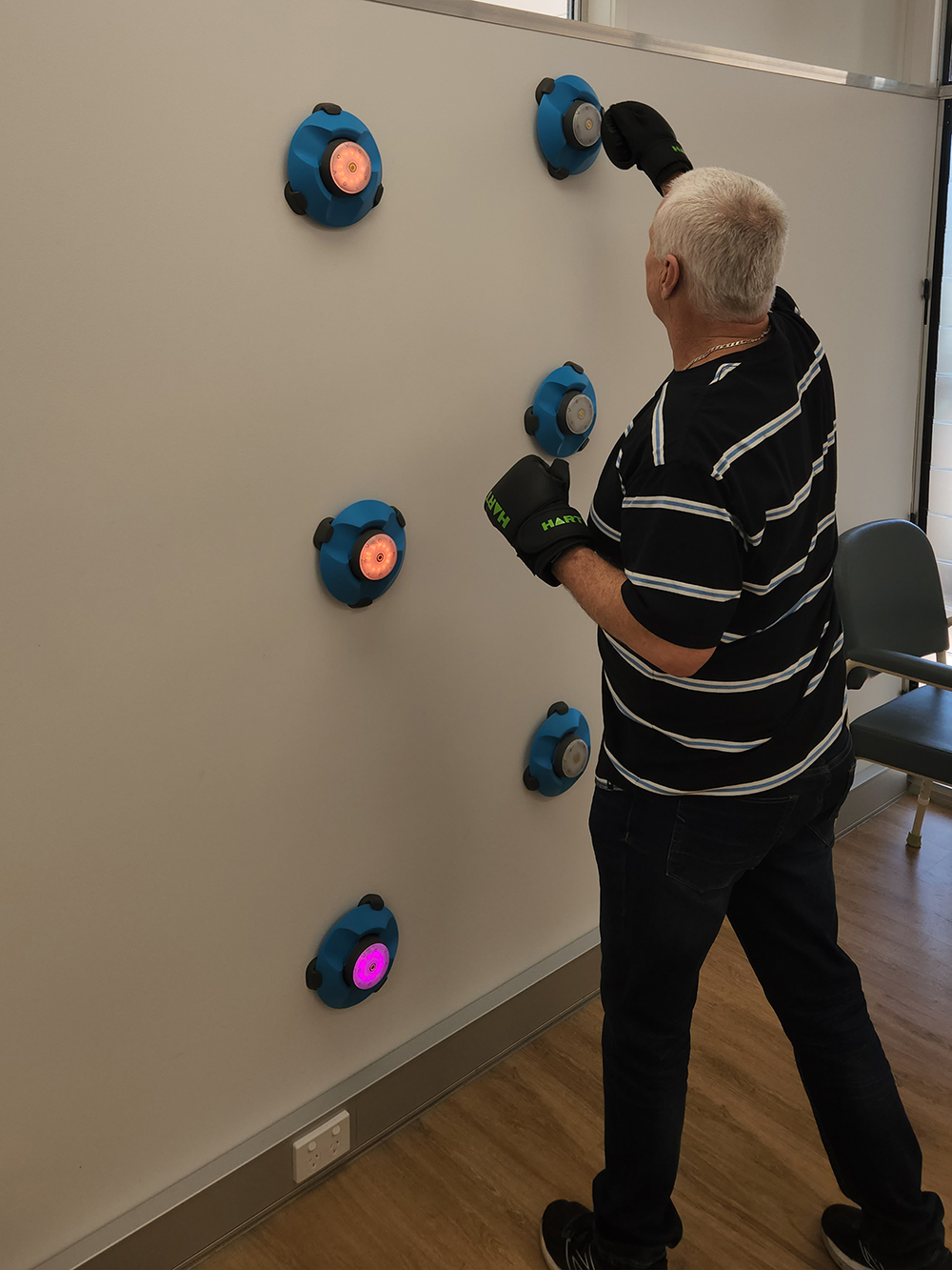 vestibular-rehabilitation-sunshine-coast A physiotherapist on the Sunshine Coast guiding a client through post-concussion rehabilitation exercises